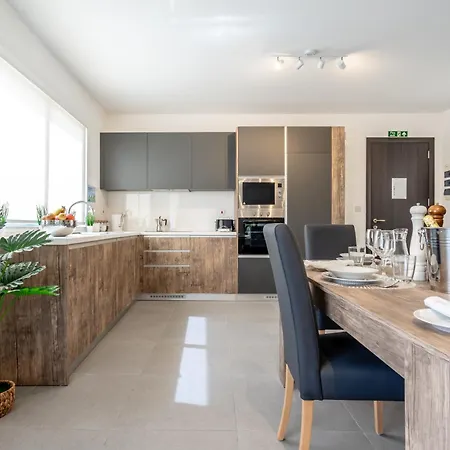 Appartamento Modern & Airy 2 Bedroom In Ibragg *