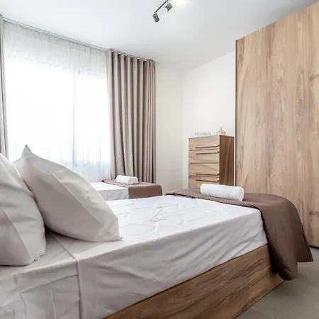 Modern & Airy 2 Bedroom In Ibragg Lejlighed
