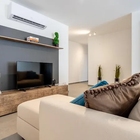 Modern & Airy 2 Bedroom In Ibragg * Is-Swieqi