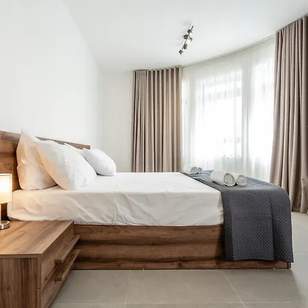 Apartamento Modern & Airy 2 Bedroom In Ibragg